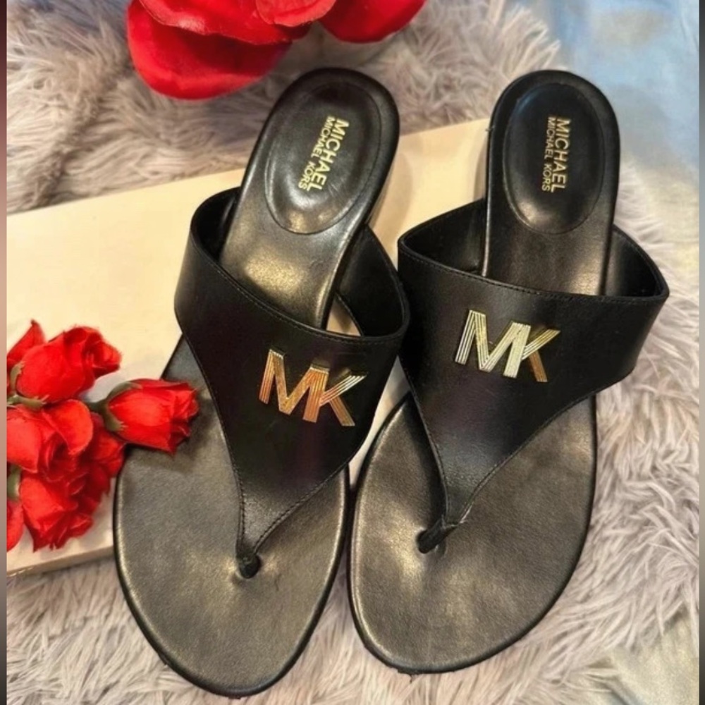 🌹Michael Kors • Women’s • Black MK Logo Thong Sandals